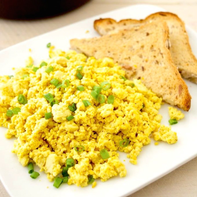 This simple vegan tofu scramble requires only 6 ingredients making it a breeze to prepare. Serve it at your next weekend breakfast or brunch for a healthier alternative to eggs! gluten-free