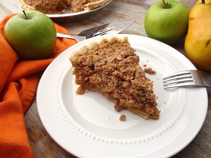 Vegan Dutch Apple-Pear Pie made with 9 simple ingredients. – I could eat the whole pie myself, it's so good. The sweet pears add another element to an otherwise ordinary apple pie.