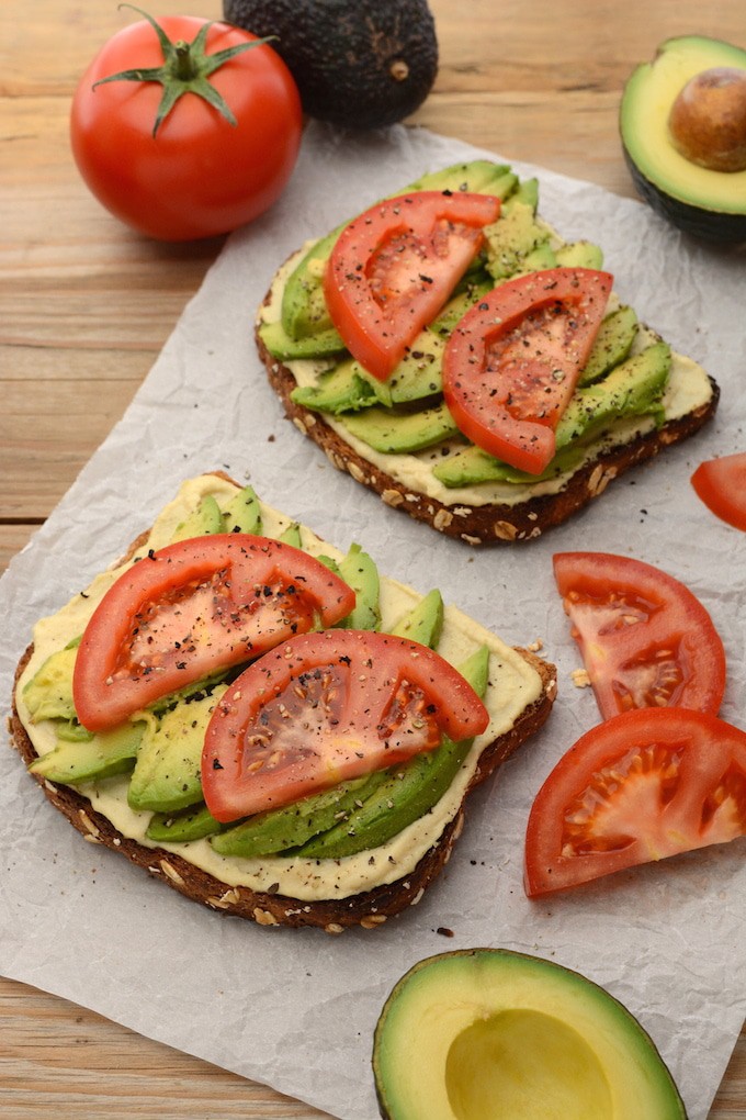 Lately I’ve been diggin’ this vegan Hummus and Avocado Toast as a super simple lunch/snack. It’s made with my healthy, homemade, lemon-garlic hummus and topped with fresh, ripe avocado. Whats not to love about that combo!? It’s quick, easy and can be ready in under 10 minutes!