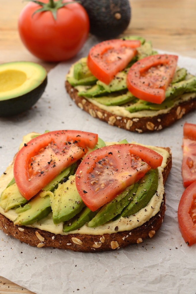 Lately I’ve been diggin’ this vegan Hummus and Avocado Toast as a super simple lunch/snack. It’s made with my healthy, homemade, lemon-garlic hummus and topped with fresh, ripe avocado. Whats not to love about that combo!? It’s quick, easy and can be ready in under 10 minutes!