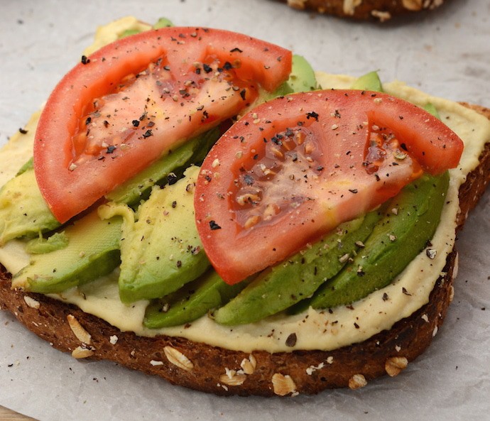 Lately I’ve been diggin’ this vegan Hummus and Avocado Toast as a super simple lunch/snack. It’s made with my healthy, homemade, lemon-garlic hummus and topped with fresh, ripe avocado. Whats not to love about that combo!? It’s quick, easy and can be ready in under 10 minutes!