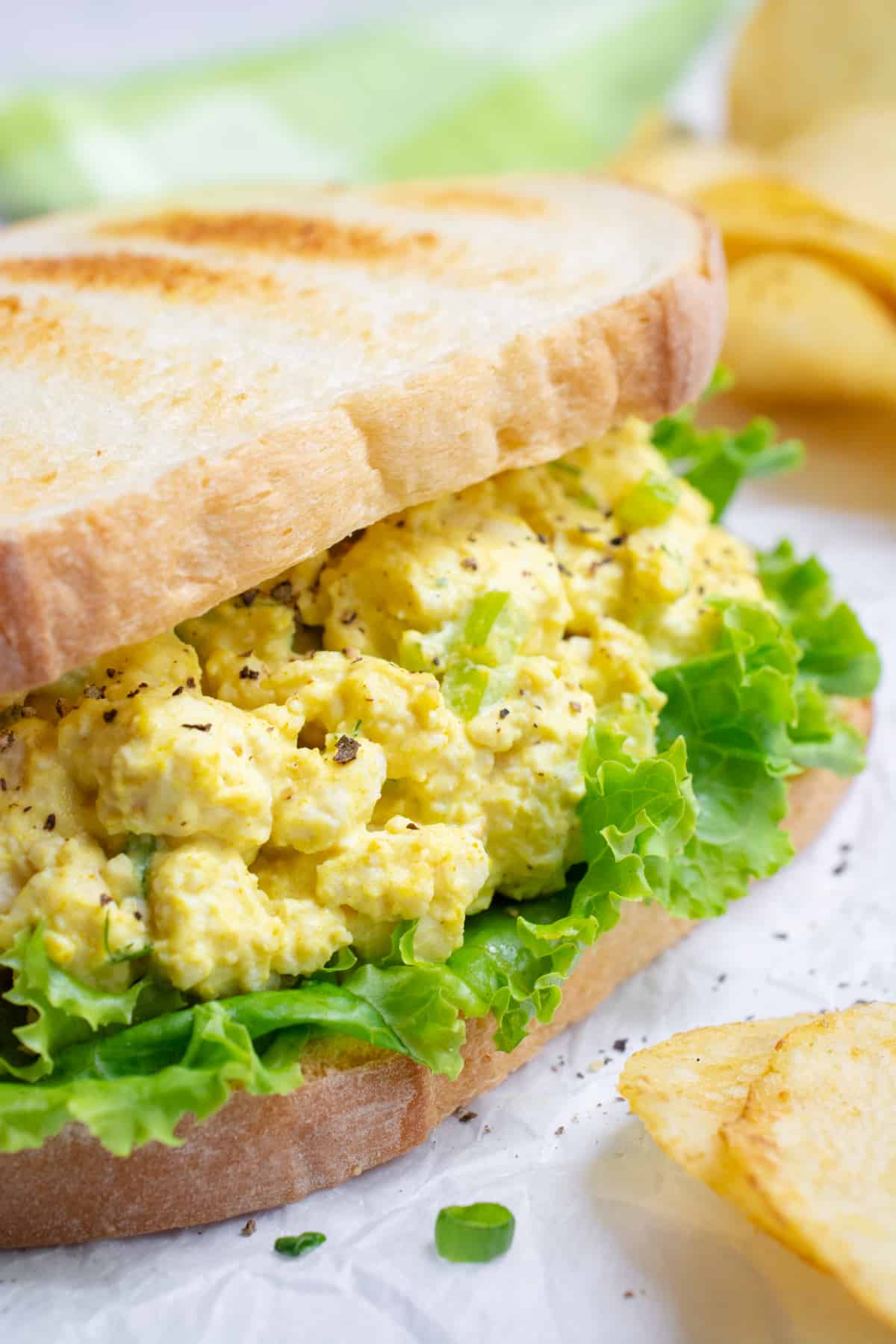 Vegan egg salad sandwich made with tofu.