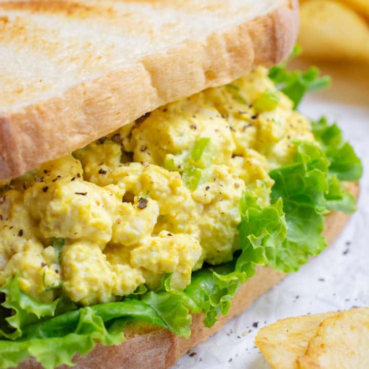 Vegan egg salad sandwich