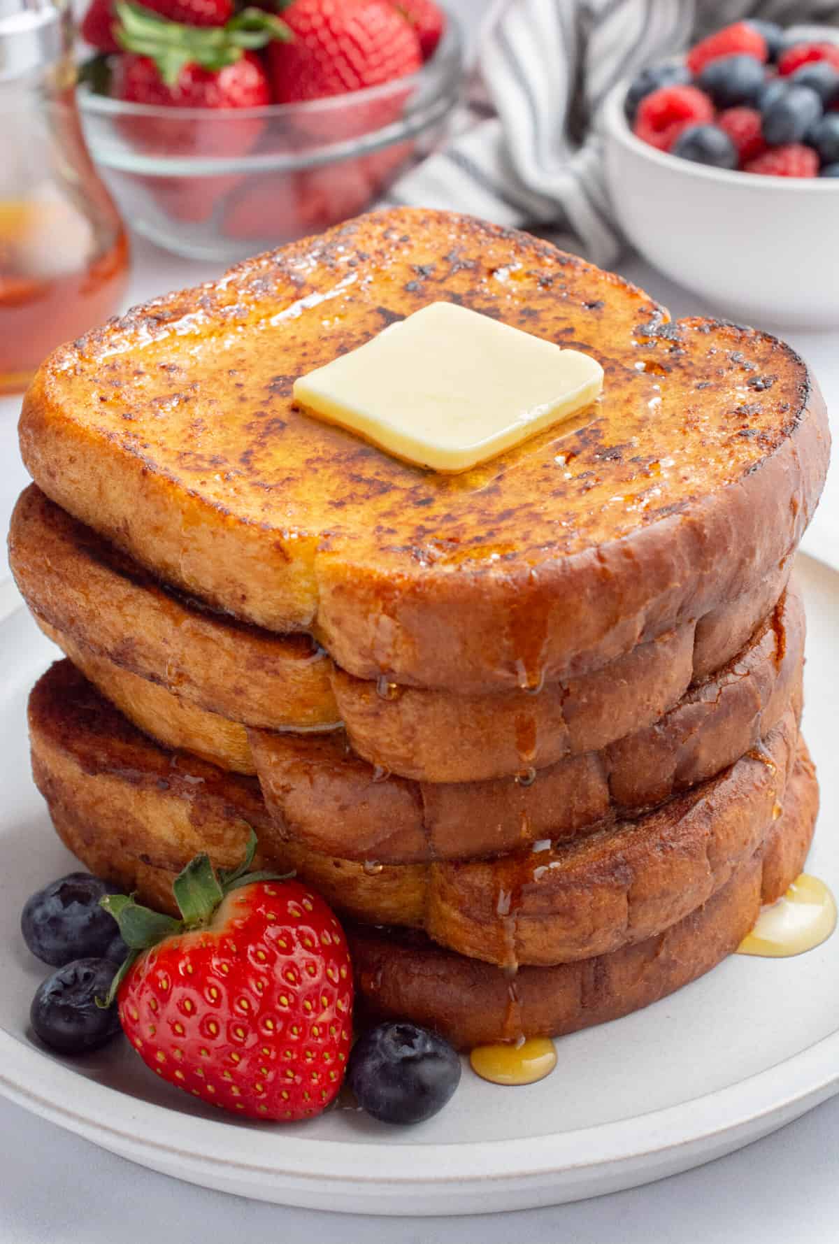 Vegan french toast with maple syrup.
